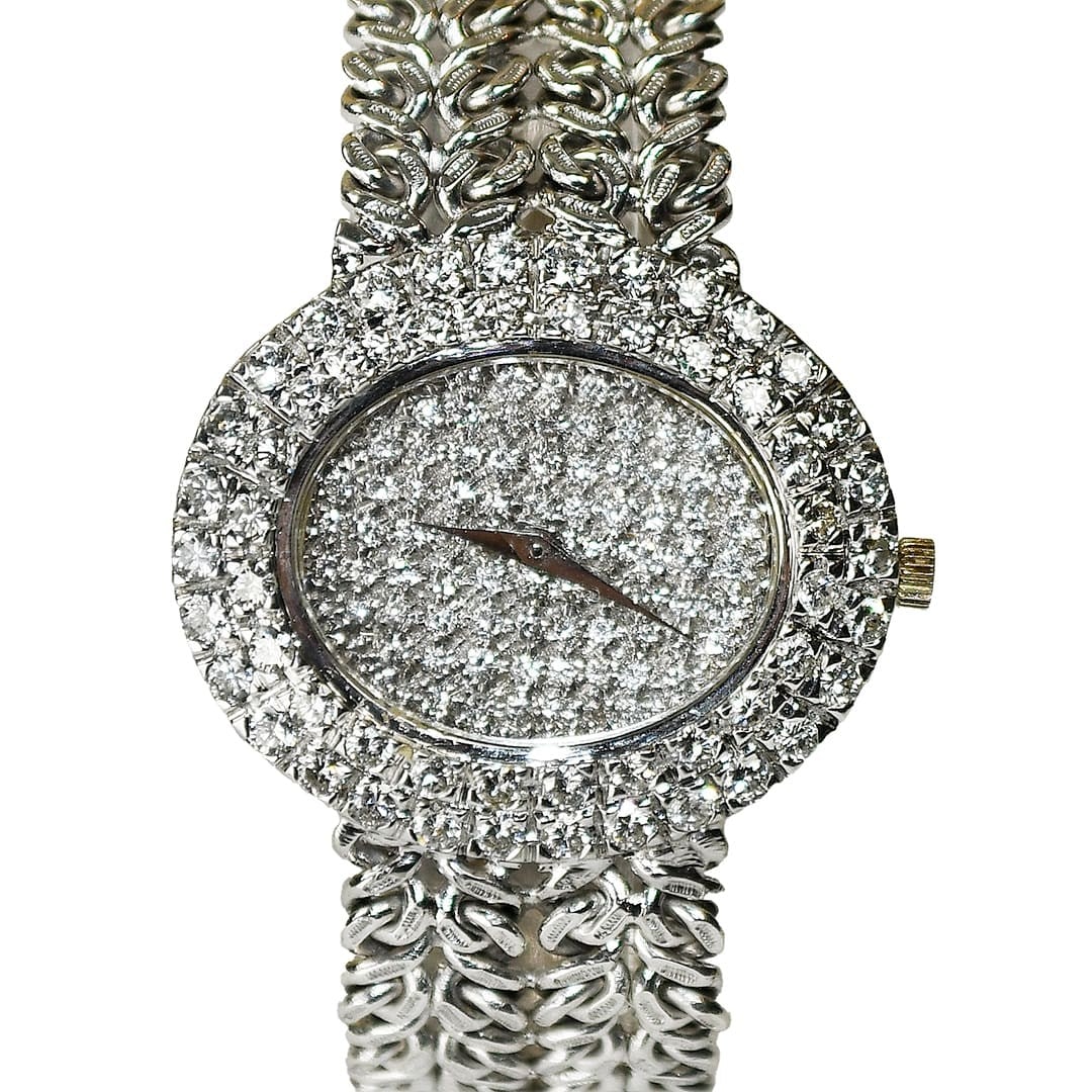 Bueche Girod Ladies 18K White Gold Diamond Wristwatch Manual Wind: Bueche Girod Ladies 18K White Gold Diamond Wristwatch Manual Wind Vintage Bueche Girod women's wristwatch crafted in 18k white gold with a manual wind mechanical movement. This pre-owned luxury watch 