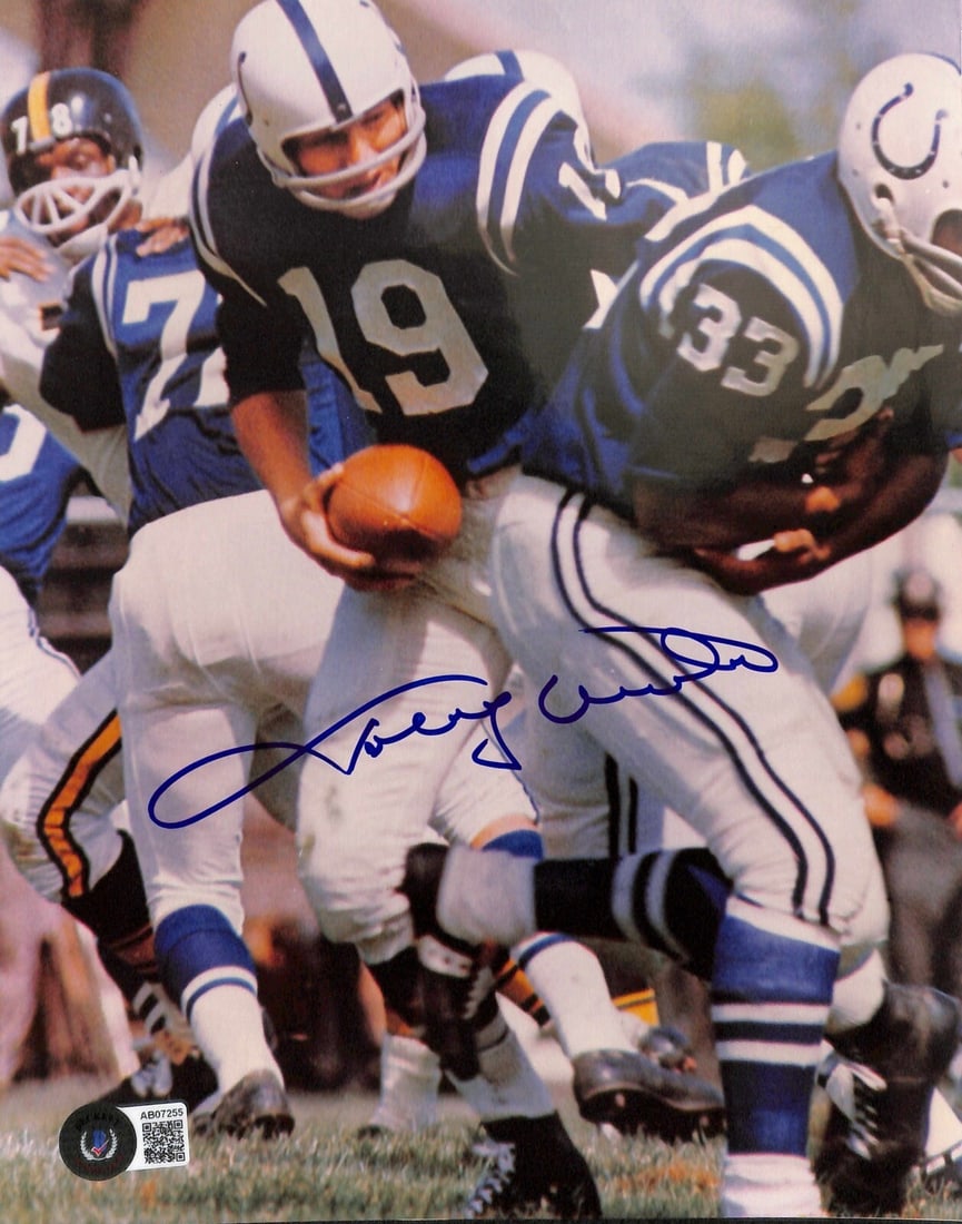 Johnny Unitas Signed 8x10 Photo with Beckett Authentication: Johnny Unitas Signed 8x10 Photo with Beckett Authentication This autographed 8x10 color photograph features Johnny Unitas, a legendary quarterback for the Baltimore Colts and a member of the Pro Footb