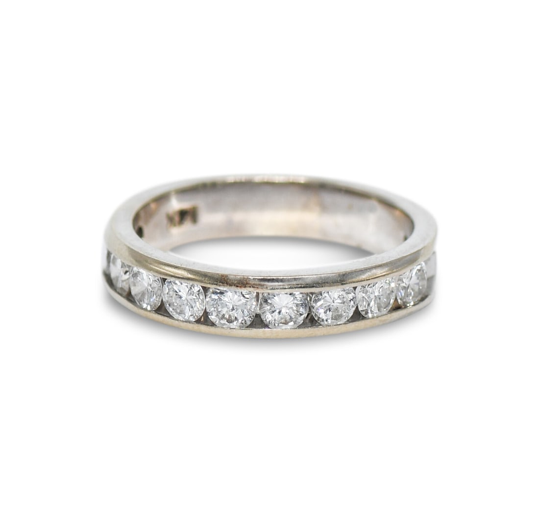 14k White Gold Round Brilliant Diamond Ring Size 6 SI1: 14k White Gold Round Brilliant Diamond Ring Size 6 SI1 This pre-owned diamond band is crafted from 14k white gold and features round brilliant cut natural diamonds with a total carat weight between 1.