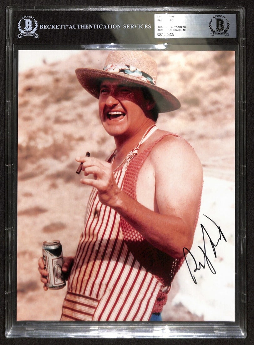 Randy Quaid Signed 8x10 Photo Vegas Vacation Beckett Authenticated: Randy Quaid Signed 8x10 Photo Vegas Vacation Beckett Authenticated This is an original autographed 8x10 color photograph of Randy Quaid, famously known for his role as Cousin Eddie in the movie Vegas 