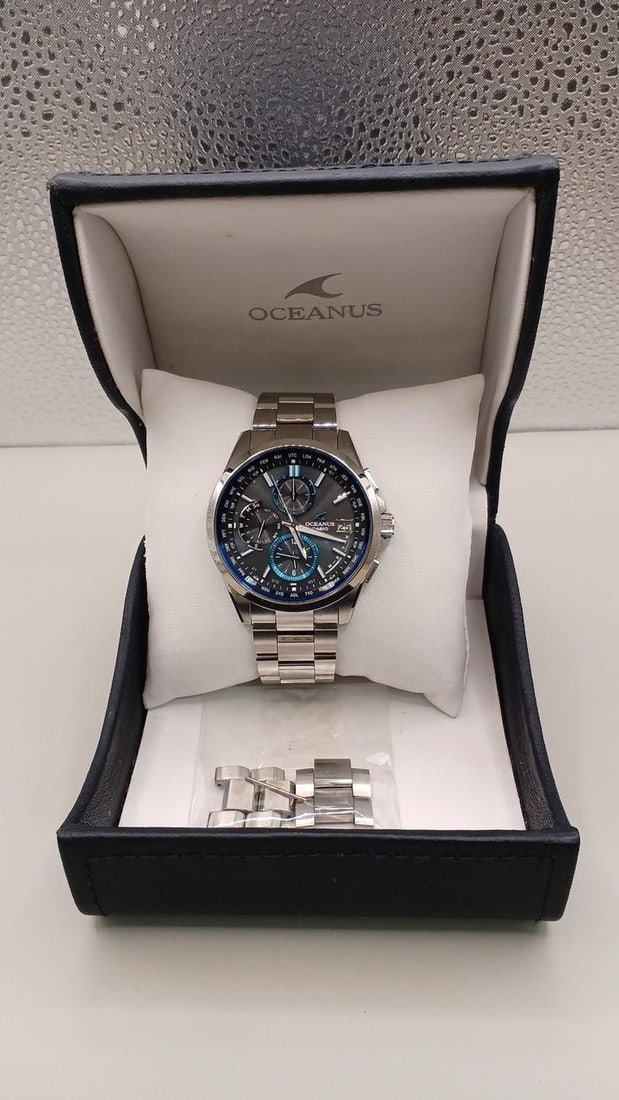 CASIO OCW-T2600 Oceanus wristwatch for men with box and 4 extra links: CASIO OCW-T2600 Oceanus wristwatch for men with box and 4 extra links Pre-owned CASIO OCEANUS Classic Line OCW-T2600 men's wristwatch made in Japan. This watch is offered with its box and 4 extra link