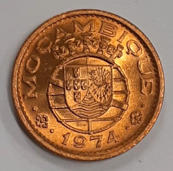 Roll of 30 Uncirculated 1974 Mozambique 20 Centavos Bronze Coins KM88: Roll of 30 Uncirculated 1974 Mozambique 20 Centavos Bronze Coins KM88 This is a roll of 30 uncirculated 1974 Mozambique 20 Centavos coins, KM#88, composed of bronze. The coins are from Mozambique and 
