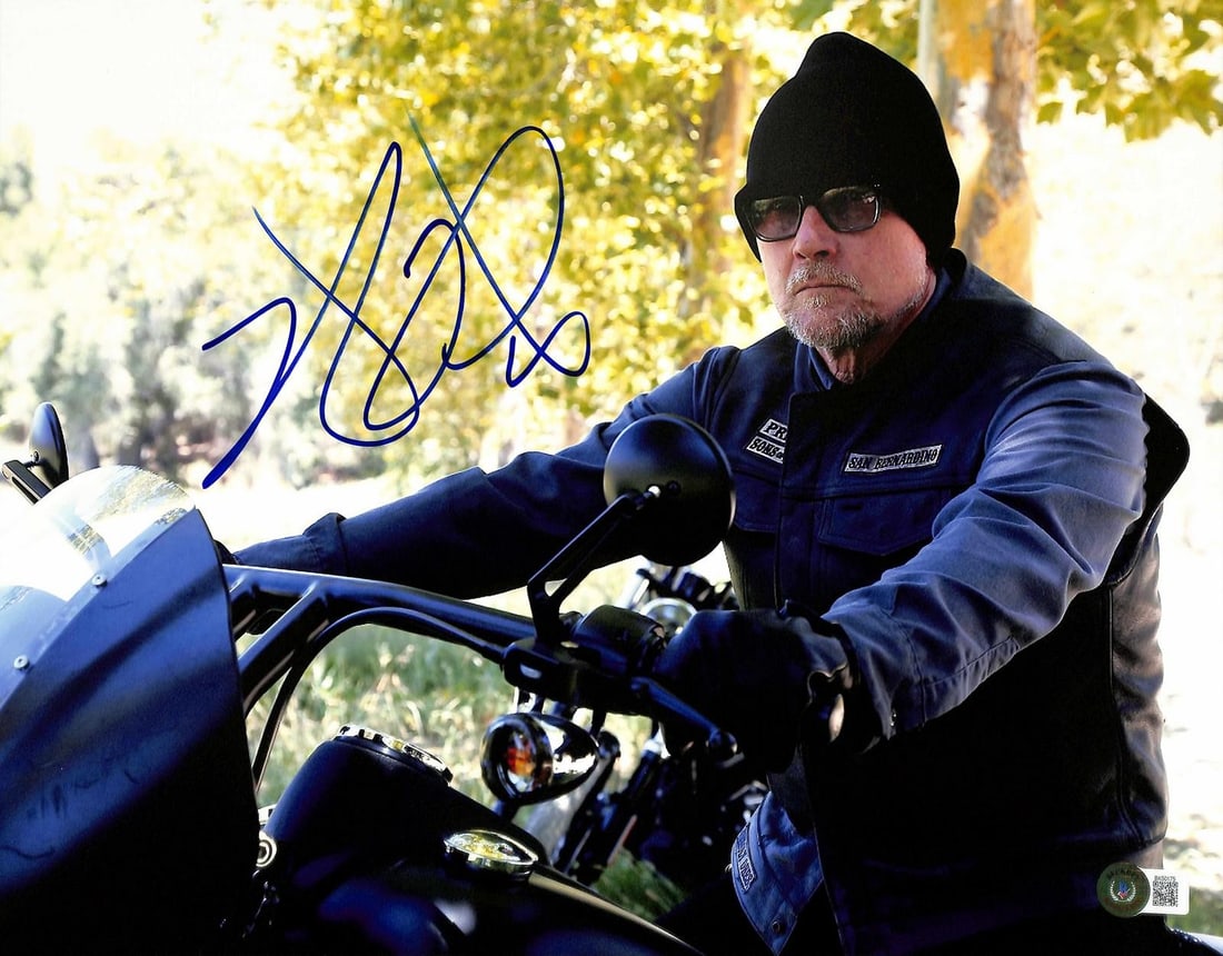 Beckett Certified Robert Patrick Sons of Anarchy 11x14 Signed Photo: Beckett Certified Robert Patrick Sons of Anarchy 11x14 Signed Photo This 11x14 color photograph features imagery from the television series Sons of Anarchy and is hand-signed by actor Robert Patrick. 