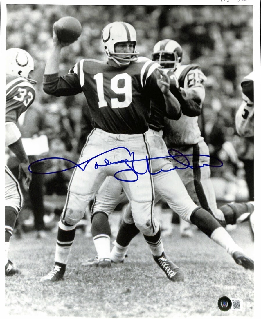 Johnny Unitas Baltimore Colts Signed 11x14 Photo with Beckett LOA: Johnny Unitas Baltimore Colts Signed 11x14 Photo with Beckett LOA This is an original 11x14 black and white photograph of Johnny Unitas, the legendary quarterback of the Baltimore Colts. The photograp