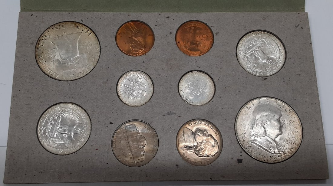 1948 Uncirculated US Coin Set P D S Mints 28 Silver Coins in Mint Packaging: 1948 Uncirculated US Coin Set P D S Mints 28 Silver Coins in Mint Packaging This is a 1948 United States Mint uncirculated coin set, featuring coins from the Philadelphia, Denver, and San Francisco mi