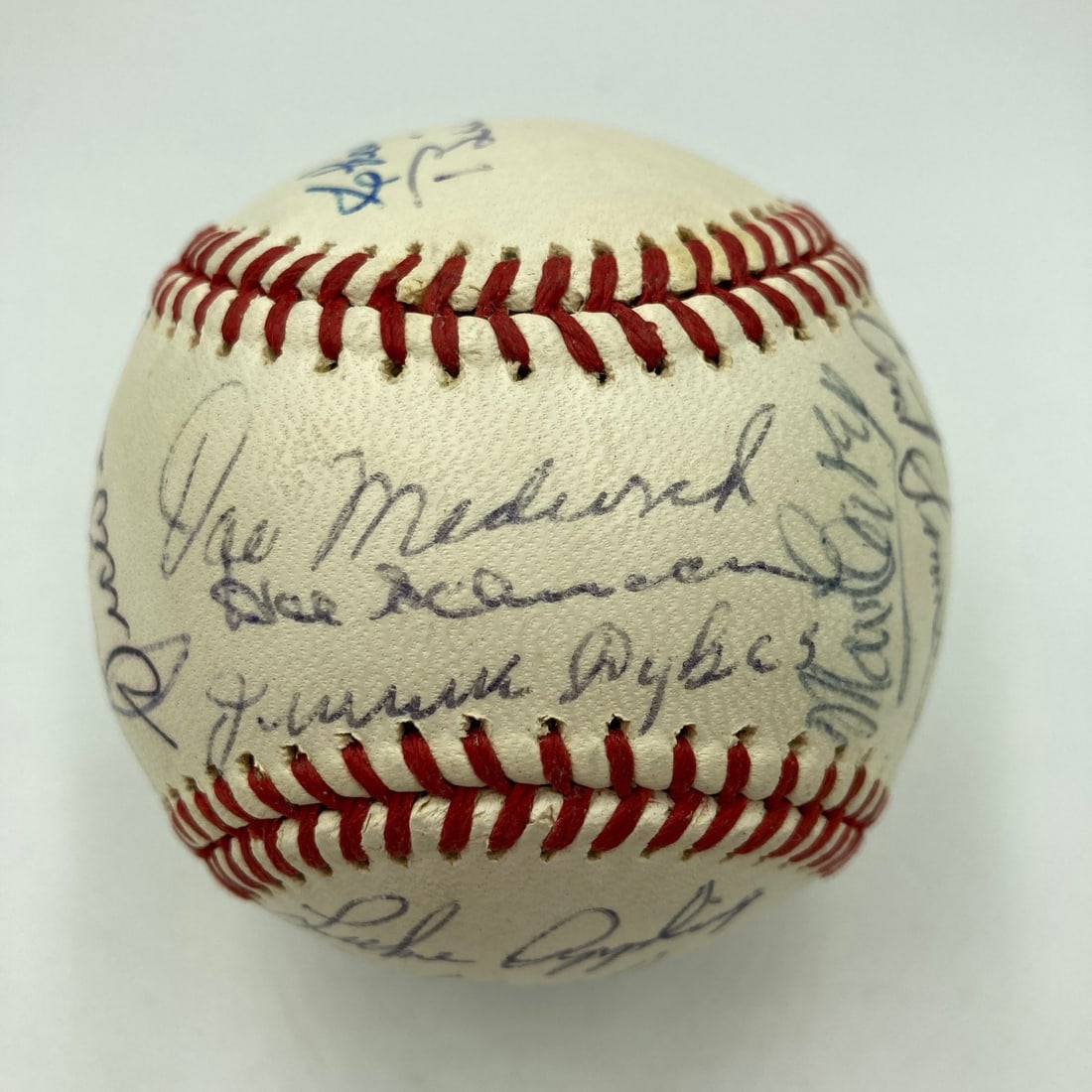 PSA JSA authenticated baseball with 20 HOF and star signatures: PSA JSA authenticated baseball with 20 HOF and star signatures Pre-owned original baseball featuring a multi-signed early 1970s Hall of Famers and stars lineup. The ball includes 20 signatures, with n