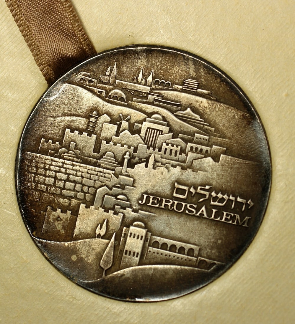 1971 .935 Silver Israel Medal Jerusalem Knesset 45MM Uncirculated With Mint Box (1 of 3)