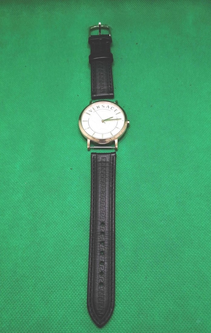 Versace VEJ4 V-Essential quartz wristwatch with Medusa logo (1 of 10)