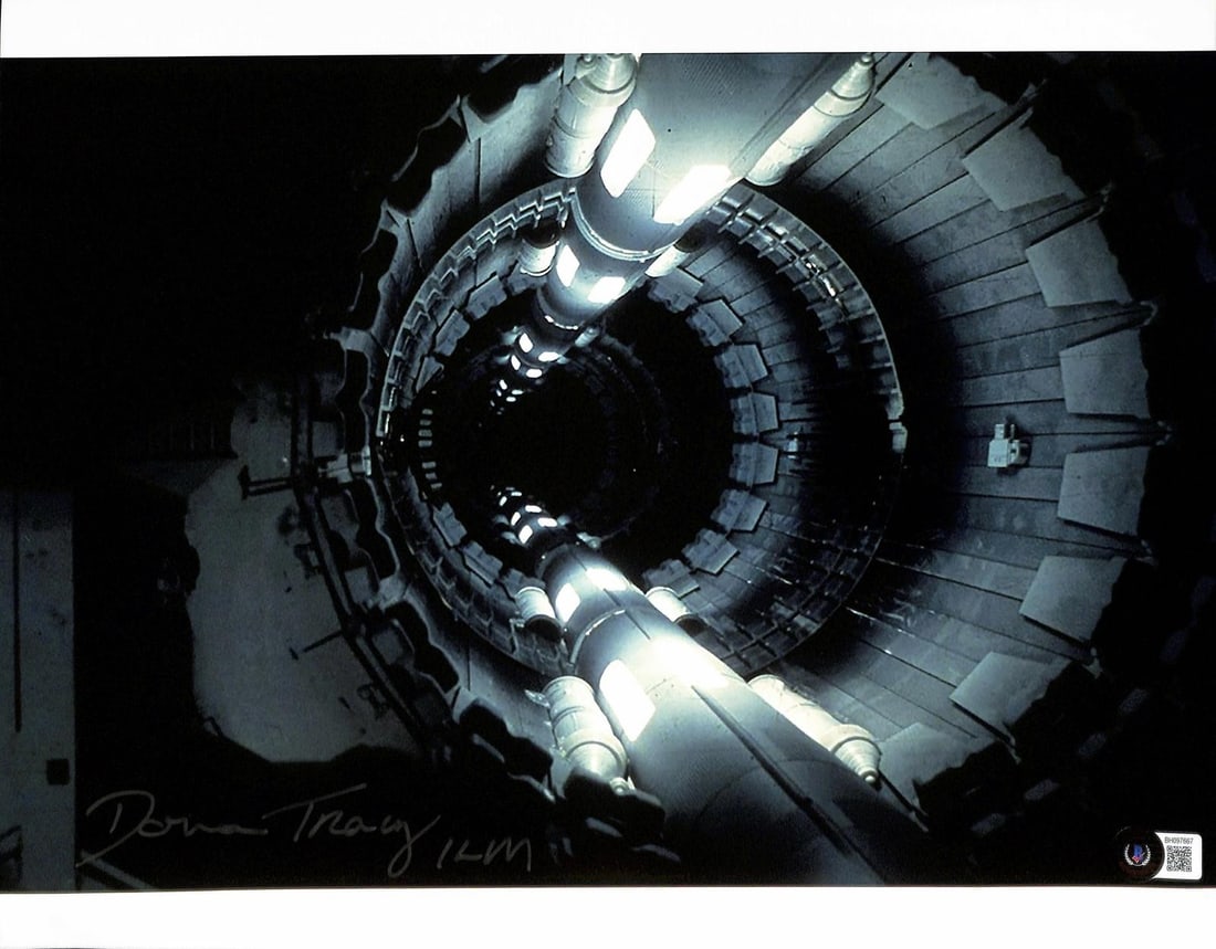 Beckett Authenticated Donna Tracy Star Wars ILM 11x14 Signed Photo: Beckett Authenticated Donna Tracy Star Wars ILM 11x14 Signed Photo This 11x14 photograph from the making of Star Wars features a behind-the-scenes view of the iconic Death Star interior. The photo is 