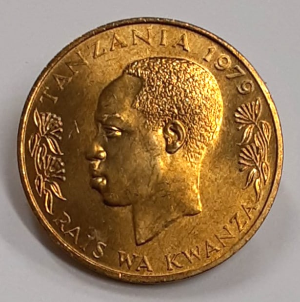 Roll of 50 Uncirculated 1979 Tanzania 20 Senti KM2 Nickel-Brass Ostrich Coins: Roll of 50 Uncirculated 1979 Tanzania 20 Senti KM2 Nickel-Brass Ostrich Coins This roll contains fifty uncirculated 1979 Tanzania 20 Senti coins, each made from nickel-brass and featuring the ostrich 