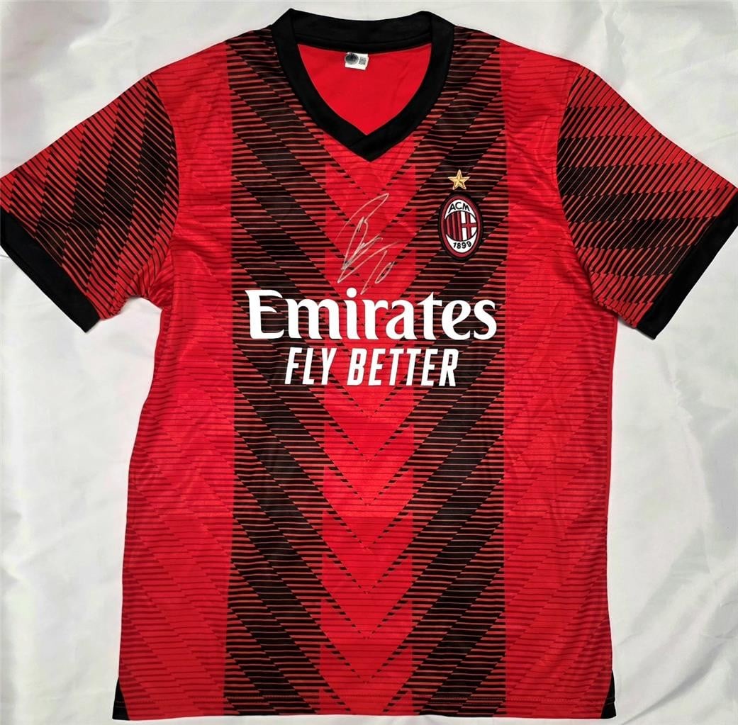Beckett BAS Authentic Rafael Leao Autographed AC Milan Soccer Jersey: Beckett BAS Authentic Rafael Leao Autographed AC Milan Soccer Jersey Original signed Rafael Leao AC Milan jersey with Beckett Authentication Services (BAS) authentication. This pre-owned soccer collec
