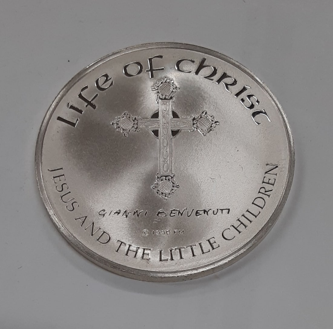 Sterling Silver Life of Christ Medal Jesus and Children by Benvenuti: Sterling Silver Life of Christ Medal Jesus and Children by Benvenuti This Franklin Mint Life of Christ medal features the work of Gianni Benvenuti and depicts Jesus and the Little Children. Issued in 