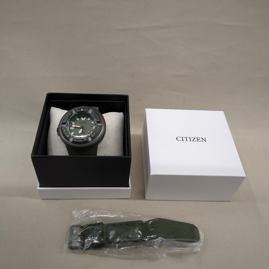 Citizen B873-R015184 Promaster Eco Drive 300m Diver Mens Wristwatch: Citizen B873-R015184 Promaster Eco Drive 300m Diver Mens Wristwatch Pre-owned Citizen Promaster Eco-Drive Diver men's wristwatch with model number B873-R015184. This watch is made in Japan and include