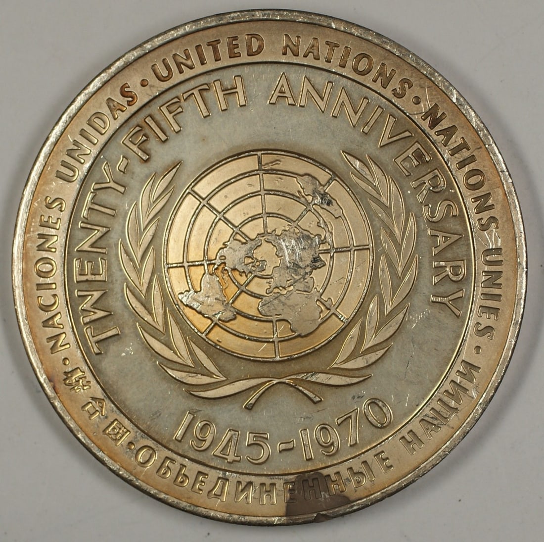 5 Ounce .925 Silver 1970 UN 25th Anniversary Commemorative Medal: 5 Ounce .925 Silver 1970 UN 25th Anniversary Commemorative Medal This 1970 United Nations Twenty-Fifth Anniversary large silver medal was minted in the United States to commemorate the 25th anniversar