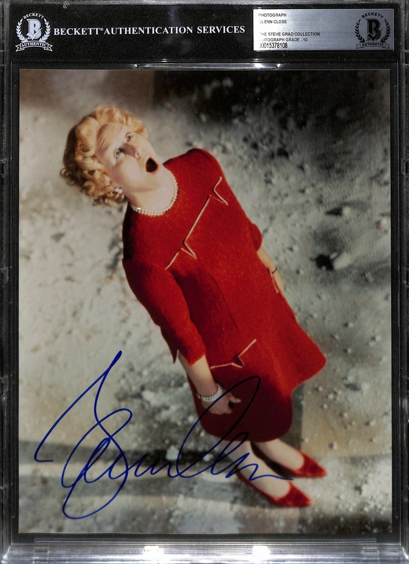 Beckett Certified Glenn Close Mars Attacks 8x10 Signed Photo: Beckett Certified Glenn Close Mars Attacks 8x10 Signed Photo This 8x10 photograph from the film "Mars Attacks!" features a hand-signed autograph by acclaimed actress Glenn Close. The signature has bee