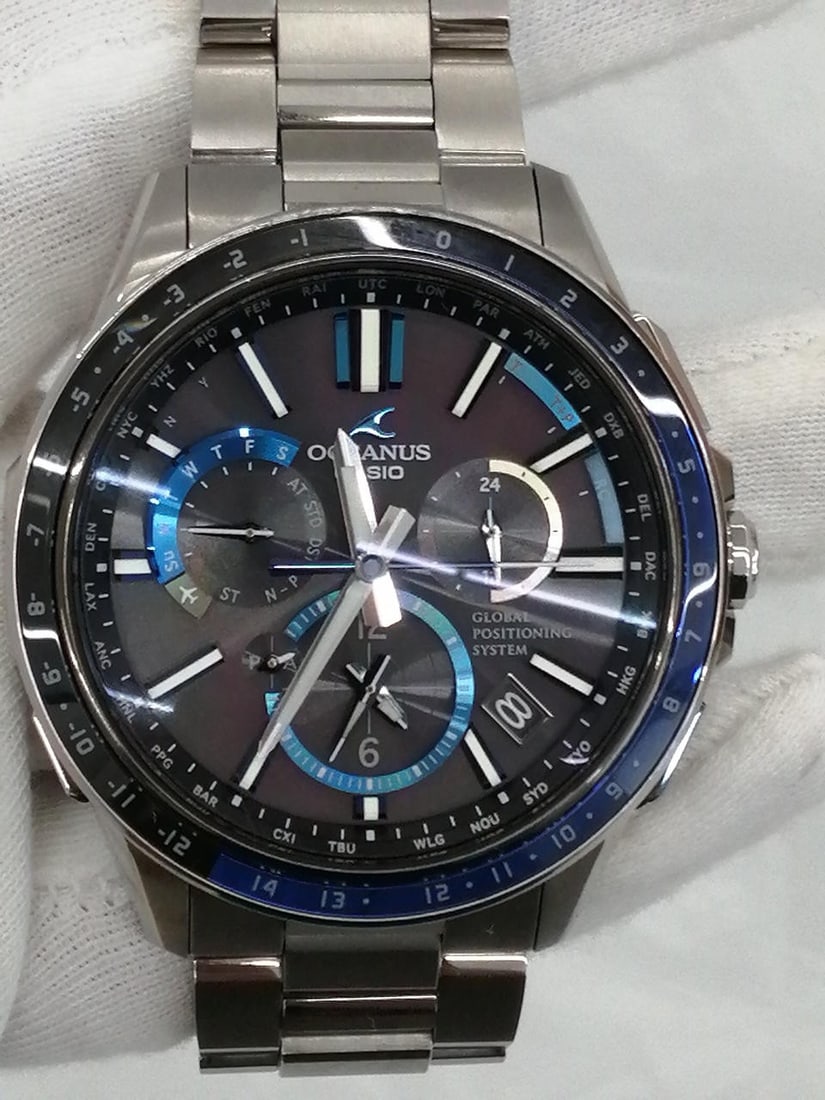 CASIO OCW-G1100-1AJF Oceanus titanium GPS solar radio men's wristwatch: CASIO OCW-G1100-1AJF Oceanus titanium GPS solar radio men's wristwatch Pre-owned men's wristwatch featuring GPS hybrid radio-controlled solar functionality for accurate time display worldwide through 