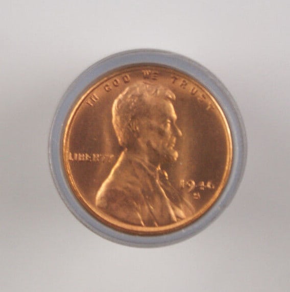 Roll of 50 Uncirculated 1946-S Lincoln Copper Cents: Roll of 50 Uncirculated 1946-S Lincoln Copper Cents This is a roll of 50 uncirculated 1946-S Lincoln Cents, each featuring a copper composition and struck at the San Francisco Mint. The coins are hous