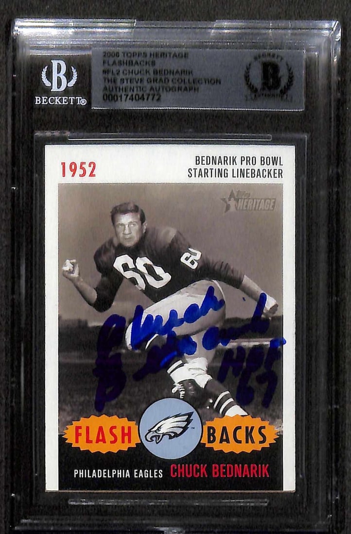 Chuck Bednarik Signed 2006 Topps Heritage Flashbacks Card Beckett Authenticated: Chuck Bednarik Signed 2006 Topps Heritage Flashbacks Card Beckett Authenticated This 2006 Topps Heritage Flashbacks #FL2 sports trading card features the autograph of legendary Philadelphia Eagles lin