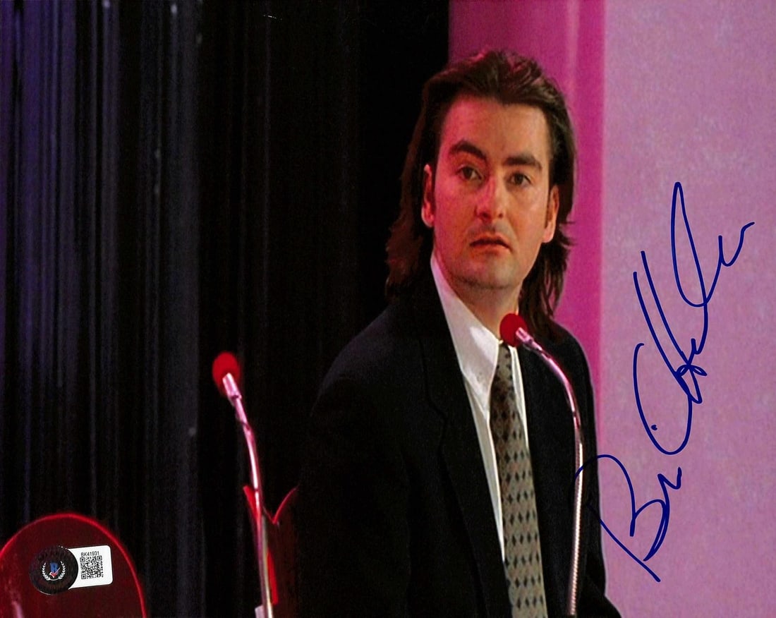 8x10 Brian O'Halloran autograph photo from Mallrats Beckett authenticated: 8x10 Brian O'Halloran autograph photo from Mallrats Beckett authenticated This 8x10 inch photograph features actor Brian O'Halloran as Gil Hicks from the film Mallrats. The photograph is hand-signed b