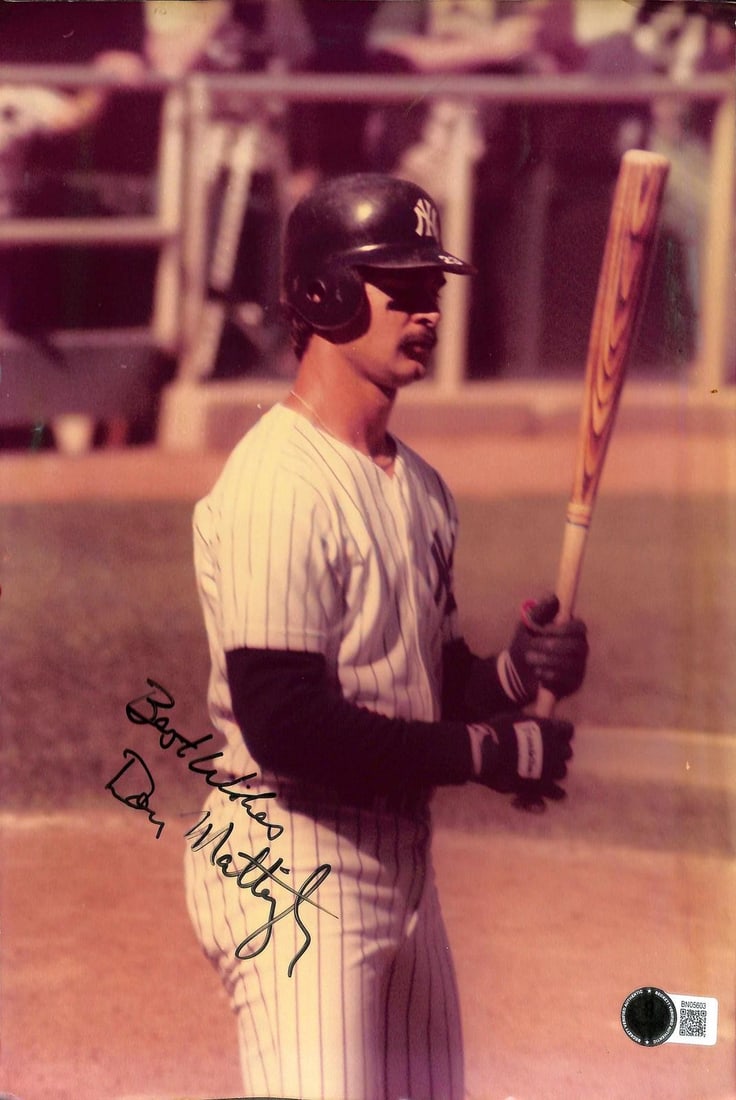 Beckett Authenticated Don Mattingly Yankees Signed 8 1 2 x 11 Photo (1 of 1)
