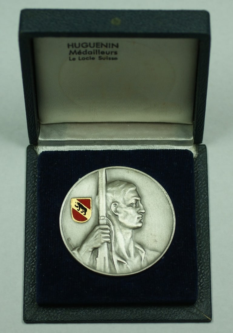 Silver Shooting Medal R394a Switzerland Huguenin with Original Case (1 of 3)