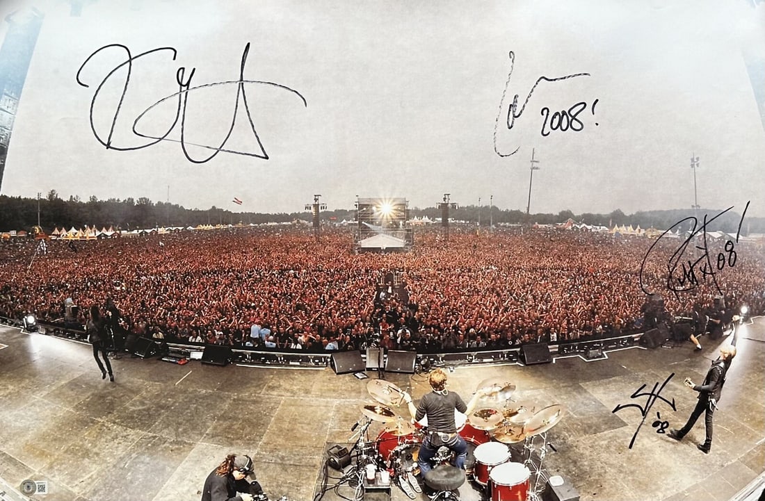 Metallica Signed 30x40 Concert Photo Beckett Authenticated by Hetfield Ulrich Hammett Trujillo: Metallica Signed 30x40 Concert Photo Beckett Authenticated by Hetfield Ulrich Hammett Trujillo This monumental 30x40 inch color photograph captures Metallica in concert, signed by all four members: Ja