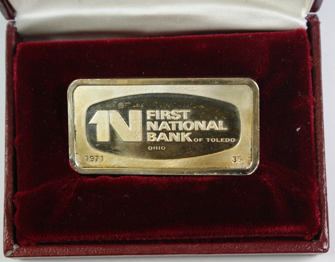 Franklin Mint 1000 Grain Sterling Silver Ingot Toledo Ohio 1971: Franklin Mint 1000 Grain Sterling Silver Ingot Toledo Ohio 1971 This is a 1971 Franklin Mint 1000 grain sterling silver ingot commemorating the 1st National Bank of Toledo, Ohio. The ingot is composed
