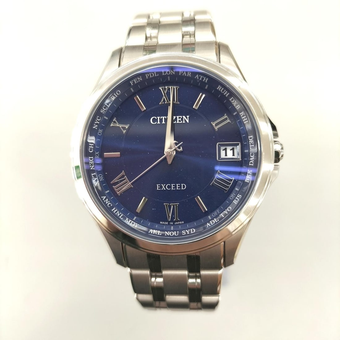Citizen CB1080-52L Exceed mens wristwatch Super Titanium Eco-Drive: Citizen CB1080-52L Exceed mens wristwatch Super Titanium Eco-Drive Pre-owned CITIZEN EXCEED men's wristwatch with Eco-Drive radio-controlled solar movement. This Japan-made model features a Super Tita