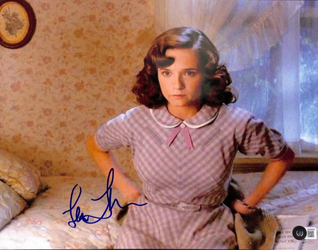 Lea Thompson Signed 11x14 Back to the Future Photo Beckett Certified: Lea Thompson Signed 11x14 Back to the Future Photo Beckett Certified This autographed 11x14 photograph features Lea Thompson, renowned for her role as "Lorraine Baines McFly" in the iconic movie Back 