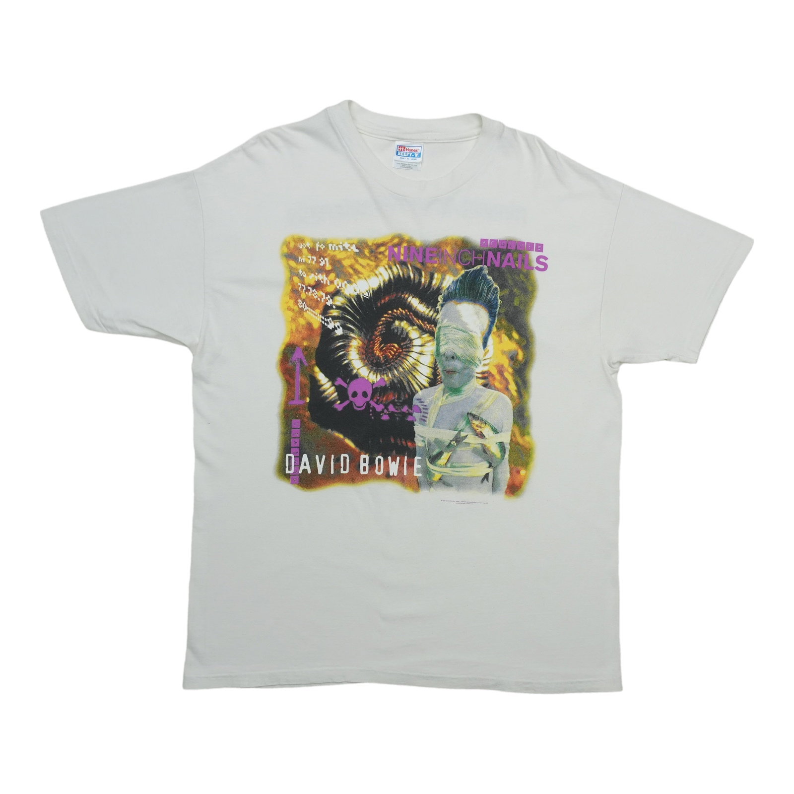 Vintage 1995 Bowie NIN concert tee XL cotton: Vintage 1995 Bowie NIN concert tee XL cotton This is an original vintage 1995 tour shirt featuring David Bowie and Nine Inch Nails. The shirt is not a modern reproduction and dates from the 1990s. Mad