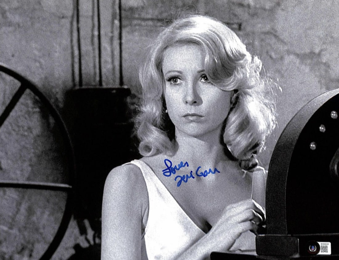 11x14 Black White Teri Garr Autographed Photo Beckett: 11x14 Black White Teri Garr Autographed Photo Beckett This is an 11x14 inch black and white photograph hand-signed by actress Teri Garr. The autograph includes the inscription "Love" and has been auth