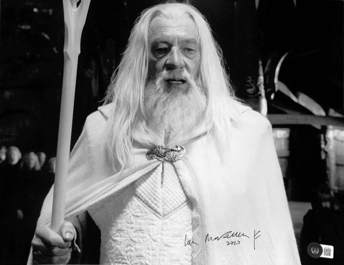 Ian McKellen Signed Gandalf 11x14 Photograph Beckett Certified (1 of 1)