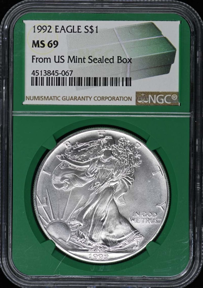 1992 American Silver Dollar NGC MS69 Green Core Philadelphia Mint Sealed: 1992 American Silver Dollar NGC MS69 Green Core Philadelphia Mint Sealed This is a 1992 American Silver Eagle dollar from the United States Mint. The coin has been certified by NGC with a grade of MS6