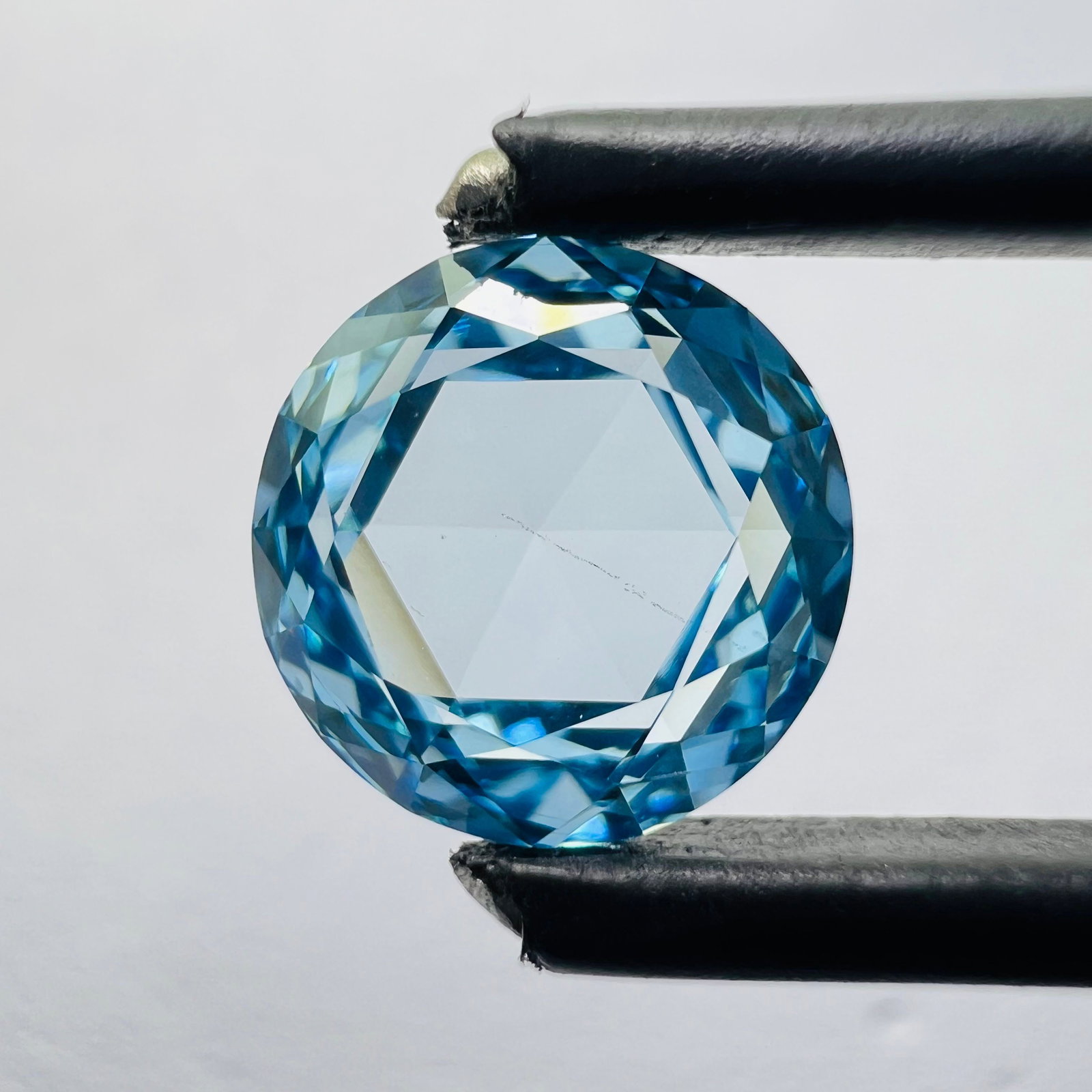 Loose Diamond - ROSE 1.18ct Blue VS2: Loose Diamond - ROSE 1.18ct Blue VS2 Source: This is a real non-mined Diamond that has been grown in a lab Shape: ROSE Carats: 1.18 Color: Blue Certification: NONE Video: