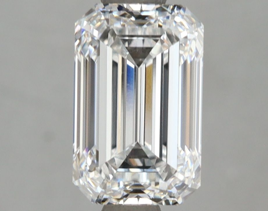 Loose Diamond - EMERALD 2.56ct D VVS1: Loose Diamond - EMERALD 2.56ct D VVS1 Source: This is a real non-mined Diamond that has been grown in a lab Shape: EMERALD Carats: 2.56 Color: D Clarity: VVS1 Certification: IGI Video: