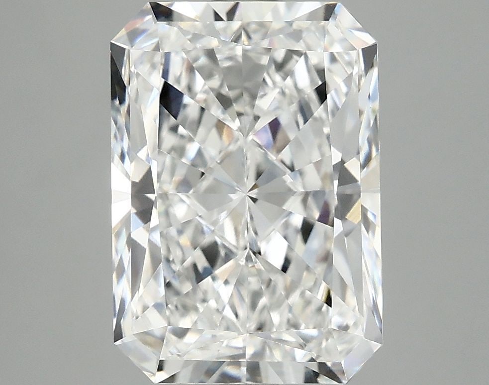 Loose Diamond - RADIANT 3.89ct E VVS2: Loose Diamond - RADIANT 3.89ct E VVS2 Source: This is a real non-mined Diamond that has been grown in a lab Shape: RADIANT Carats: 3.89 Color: E Clarity: VVS2 Certification: IGI Video: