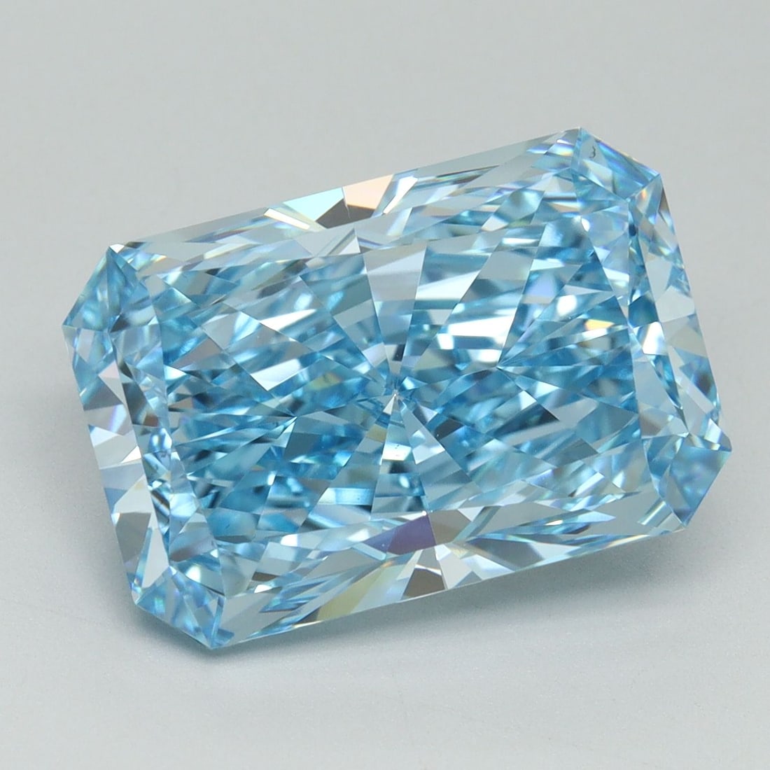 Loose Diamond - RADIANT 7.54ct Fancy Vivid Blue VS1: Loose Diamond - RADIANT 7.54ct Fancy Vivid Blue VS1 Source: This is a real non-mined Diamond that has been grown in a lab Shape: RADIANT Carats: 7.54 Color: Fancy Vivid Blue Certification: IGI Video: