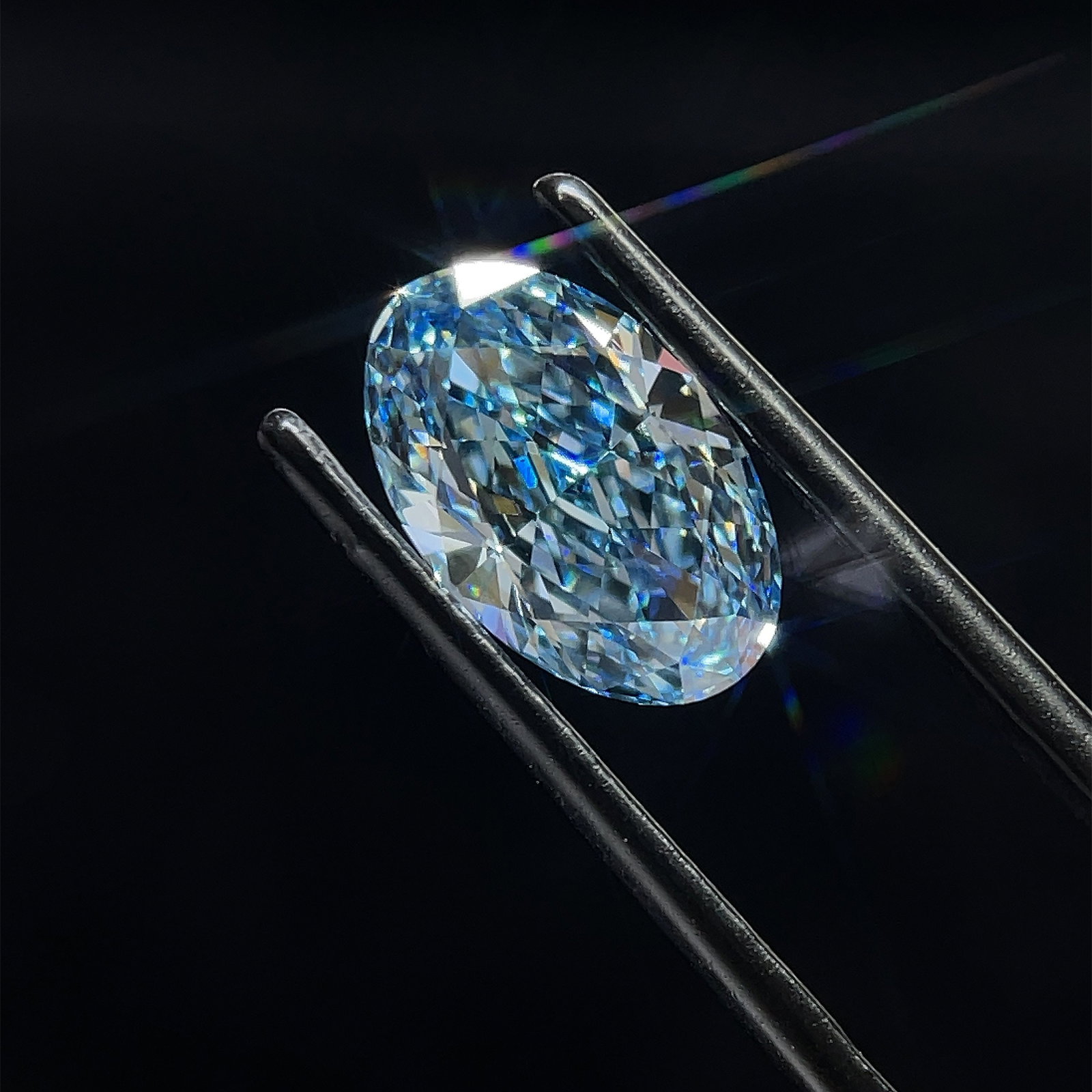 Loose Diamond - OVAL 2.52ct Fancy Vivid Blue VS1: Loose Diamond - OVAL 2.52ct Fancy Vivid Blue VS1 Source: This is a real non-mined Diamond that has been grown in a lab Shape: OVAL Carats: 2.52 Color: Fancy Vivid Blue Certification: IGI Video: Video