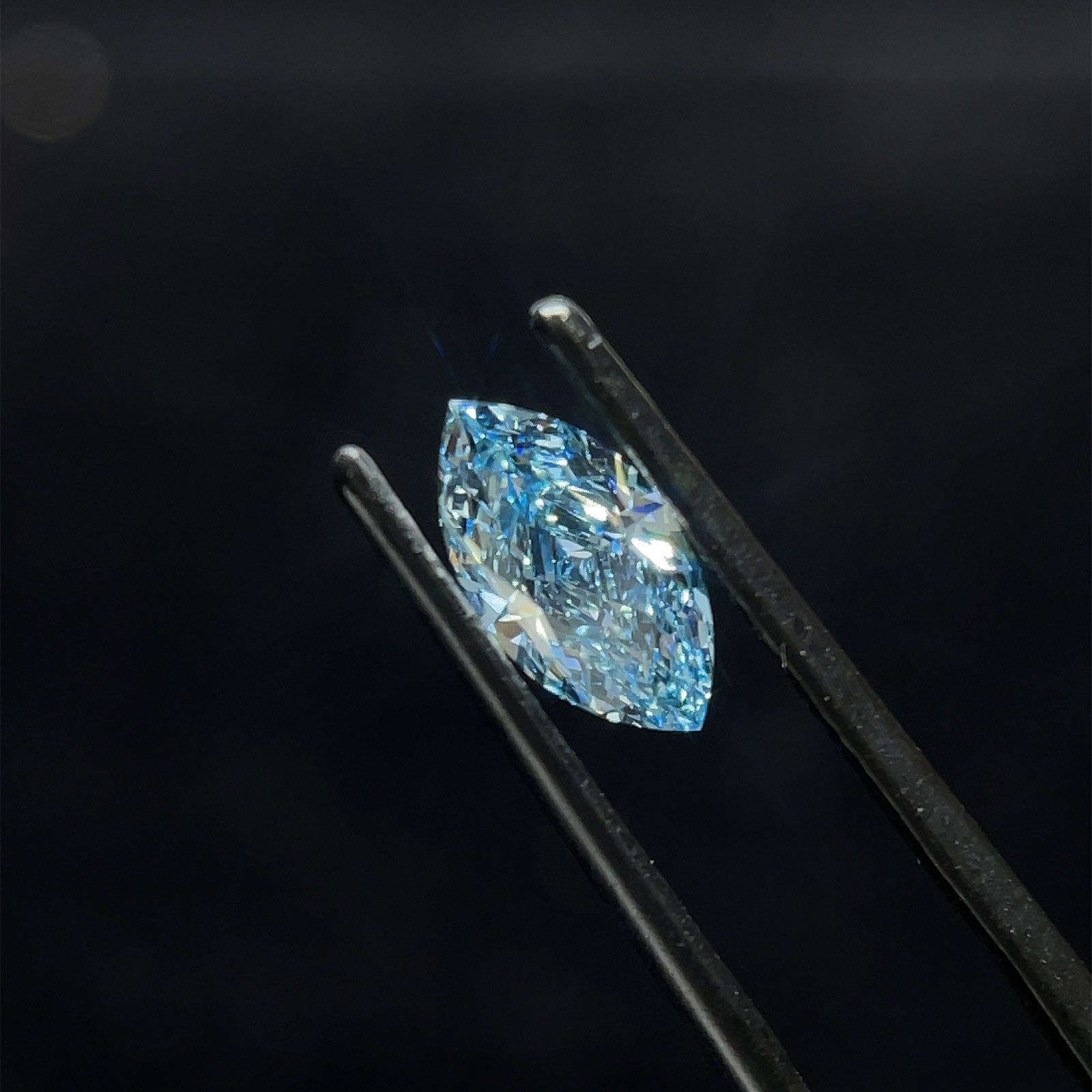 Loose Diamond - MARQUISE 1.02ct Fancy Vivid Blue VVS2: Loose Diamond - MARQUISE 1.02ct Fancy Vivid Blue VVS2 Source: This is a real non-mined Diamond that has been grown in a lab Shape: MARQUISE Carats: 1.02 Color: Fancy Vivid Blue Certification: IGI