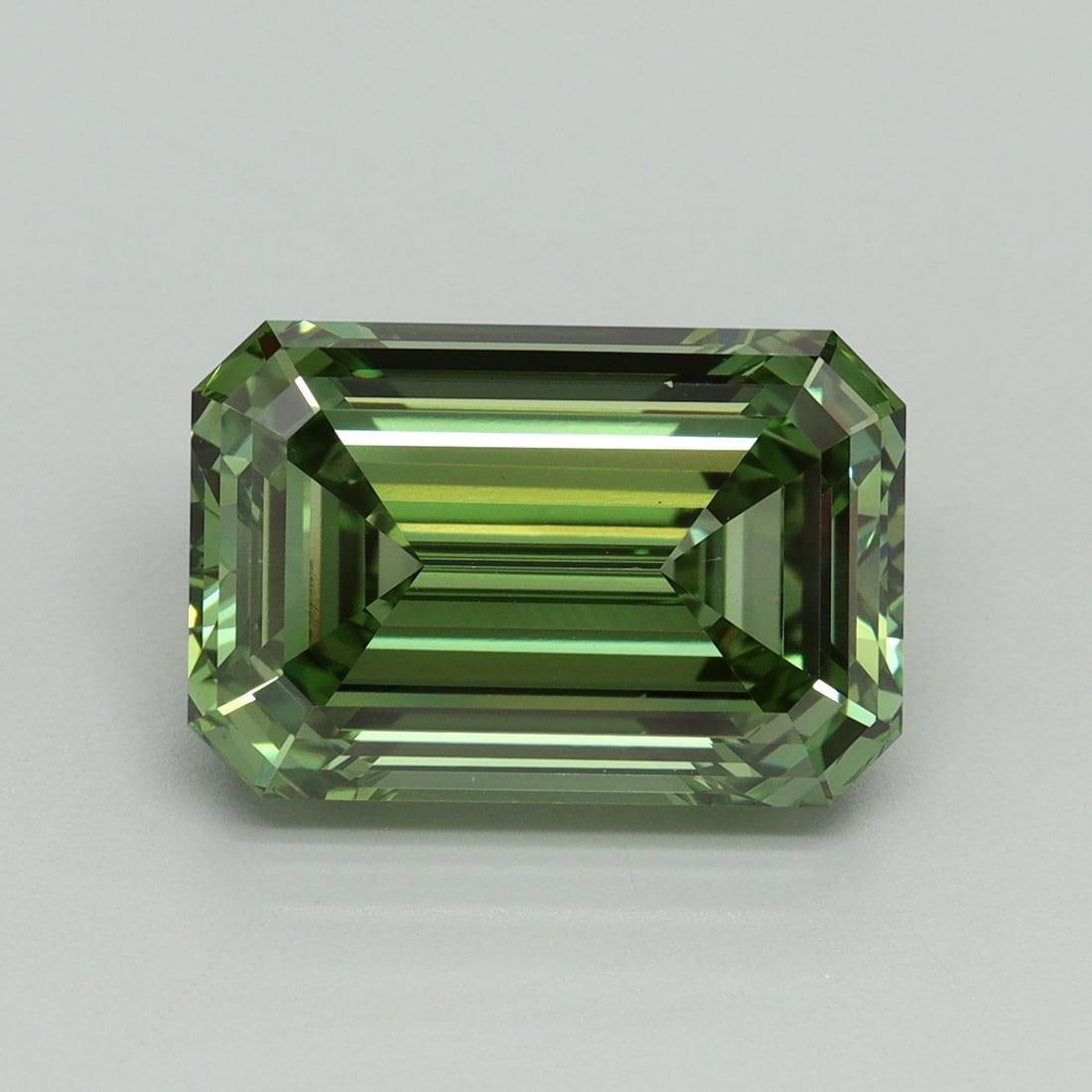 Loose Diamond - EMERALD 6.05ct Fancy Vivid Green VVS2: Loose Diamond - EMERALD 6.05ct Fancy Vivid Green VVS2 Source: This is a real non-mined Diamond that has been grown in a lab Shape: EMERALD Carats: 6.05 Color: Fancy Vivid Green Certification: IGI Vide