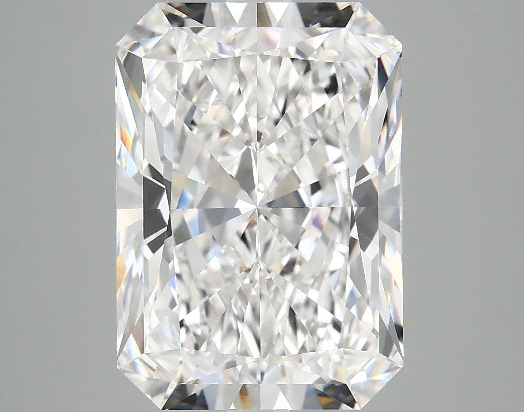 Loose Diamond - RADIANT 4.99ct E VVS2: Loose Diamond - RADIANT 4.99ct E VVS2 Source: This is a real non-mined Diamond that has been grown in a lab Shape: RADIANT Carats: 4.99 Color: E Clarity: VVS2 Certification: IGI Video: