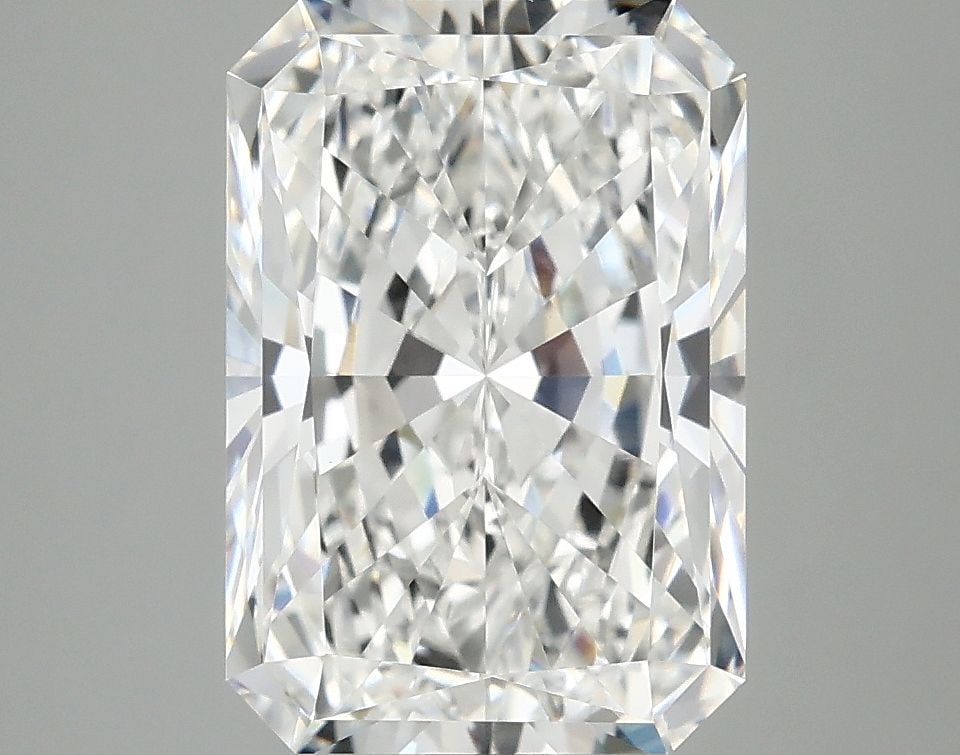 Loose Diamond - RADIANT 3.82ct E VVS2: Loose Diamond - RADIANT 3.82ct E VVS2 Source: This is a real non-mined Diamond that has been grown in a lab Shape: RADIANT Carats: 3.82 Color: E Clarity: VVS2 Certification: IGI Video: