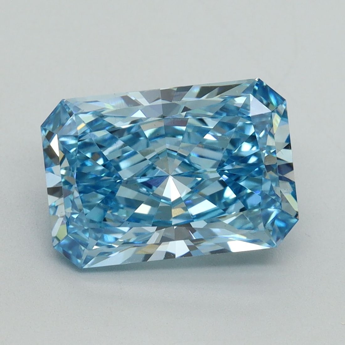 Loose Diamond - RADIANT 3.32ct Fancy Vivid Blue VS1: Loose Diamond - RADIANT 3.32ct Fancy Vivid Blue VS1 Source: This is a real non-mined Diamond that has been grown in a lab Shape: RADIANT Carats: 3.32 Color: Fancy Vivid Blue Certification: IGI Video: