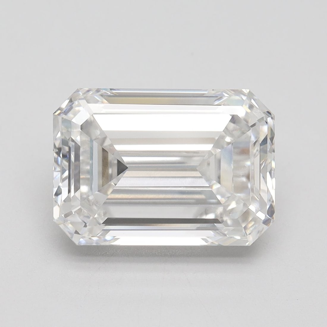 Loose Diamond - EMERALD 5.0ct E VS1: Loose Diamond - EMERALD 5.0ct E VS1 Source: This is a real non-mined Diamond that has been grown in a lab Shape: EMERALD Carats: 5.0 Color: E Clarity: VS1 Certification: IGI Video: