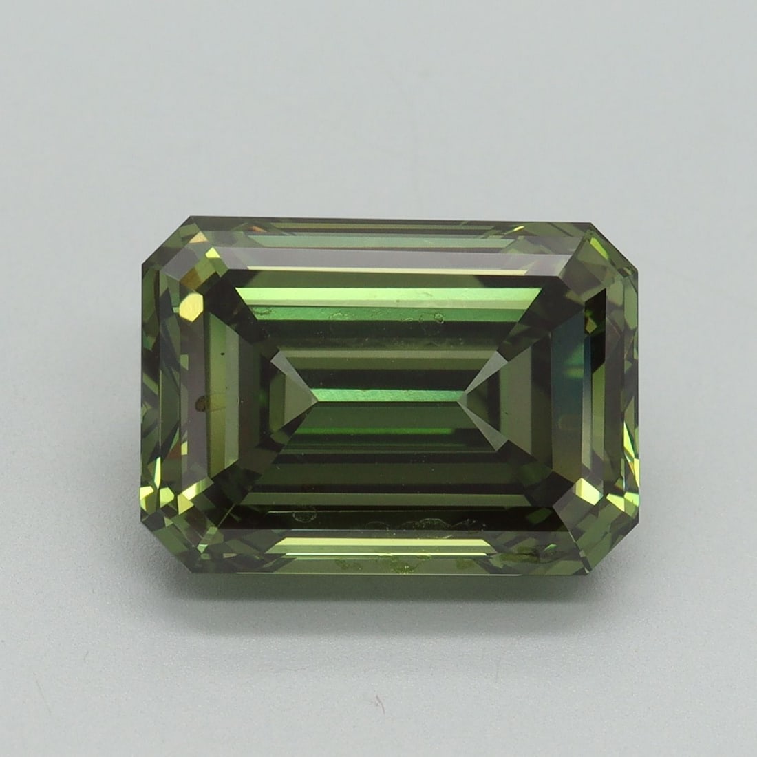 Loose Diamond - EMERALD 6.11ct Fancy Vivid Green VS1: Loose Diamond - EMERALD 6.11ct Fancy Vivid Green VS1 Source: This is a real non-mined Diamond that has been grown in a lab Shape: EMERALD Carats: 6.11 Color: Fancy Vivid Green Certification: IGI Video