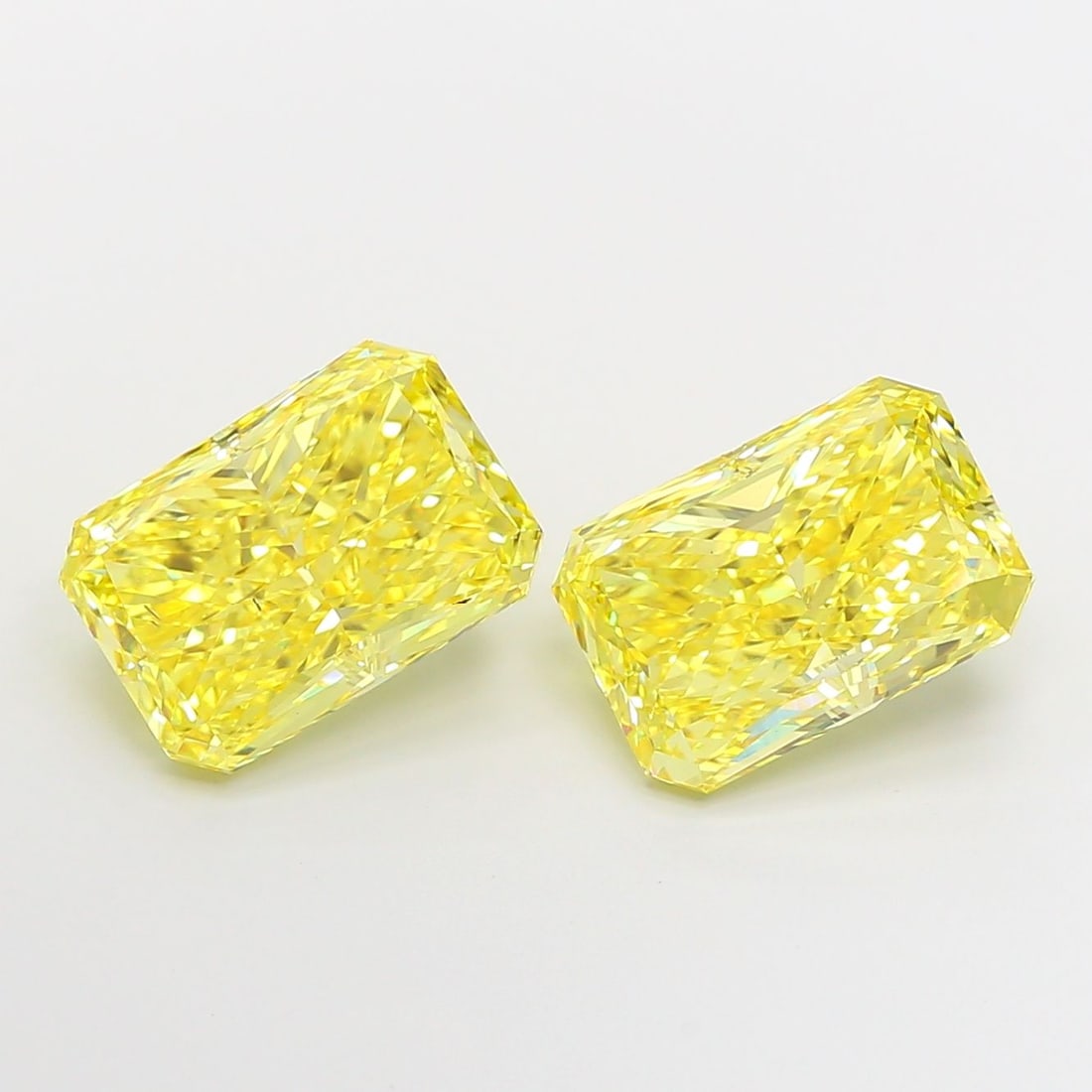 Loose Diamond - RADIANT 5.03ct Fancy Vivid Yellow SI1: Loose Diamond - RADIANT 5.03ct Fancy Vivid Yellow SI1 Source: This is a real non-mined Diamond that has been grown in a lab Shape: RADIANT Carats: 5.03 Color: Fancy Vivid Yellow Certification: IGI