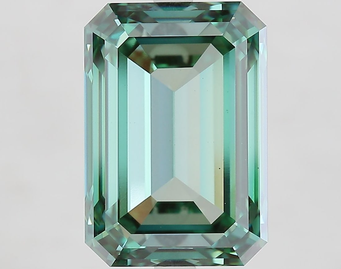 Loose Diamond - EMERALD 8.63ct Fancy Vivid Green VS1: Loose Diamond - EMERALD 8.63ct Fancy Vivid Green VS1 Source: This is a real non-mined Diamond that has been grown in a lab Shape: EMERALD Carats: 8.63 Color: Fancy Vivid Green Certification: IGI Video