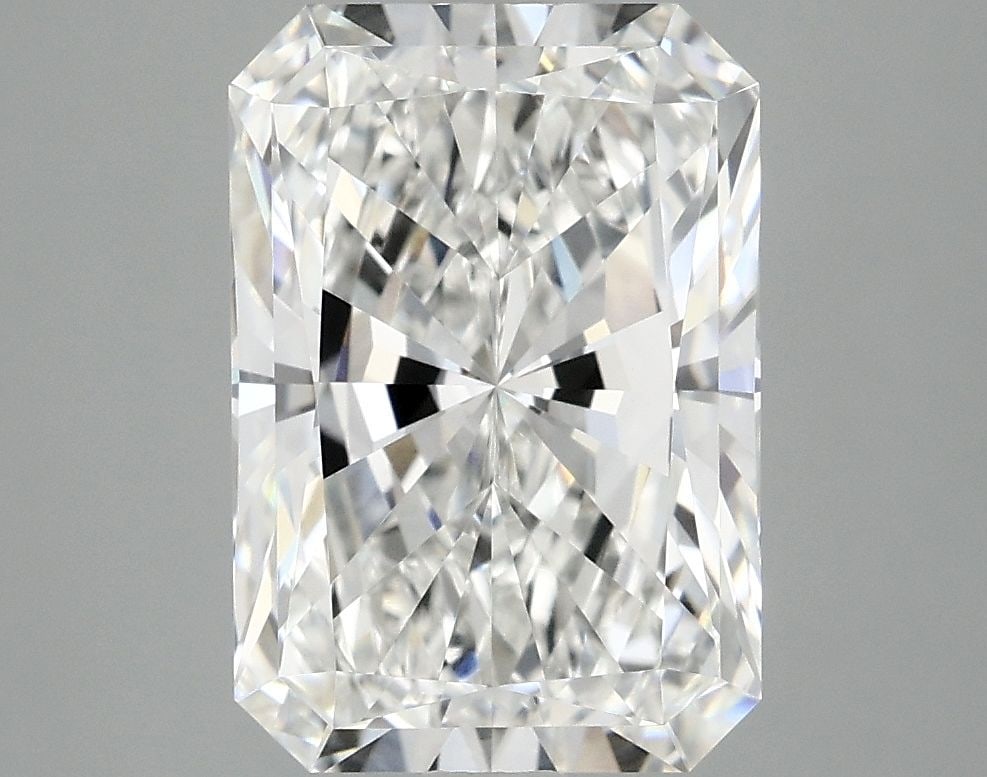 Loose Diamond - RADIANT 3.86ct E VVS2: Loose Diamond - RADIANT 3.86ct E VVS2 Source: This is a real non-mined Diamond that has been grown in a lab Shape: RADIANT Carats: 3.86 Color: E Clarity: VVS2 Certification: IGI Video: