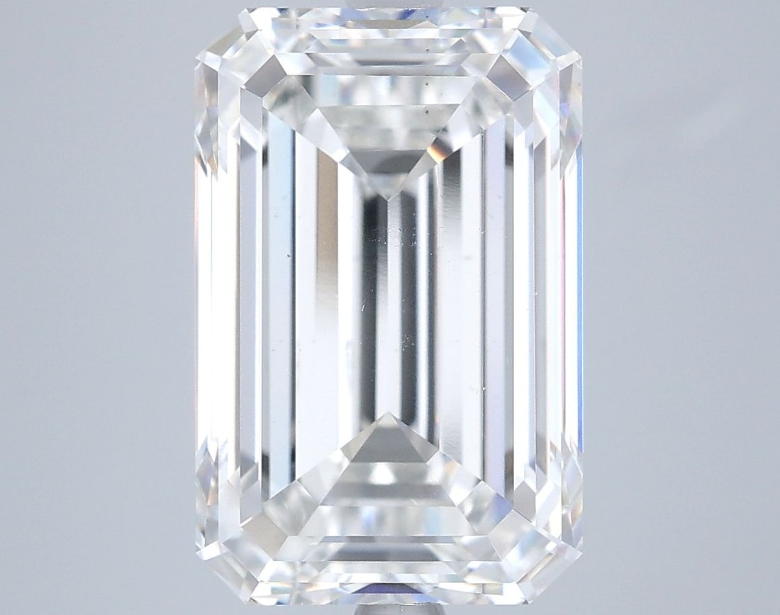 Loose Diamond - EMERALD 7.07ct F VS2: Loose Diamond - EMERALD 7.07ct F VS2 Source: This is a real non-mined Diamond that has been grown in a lab Shape: EMERALD Carats: 7.07 Color: F Clarity: VS2 Certification: IGI Video: