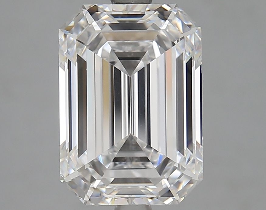 Loose Diamond - EMERALD 4.07ct D VVS1: Loose Diamond - EMERALD 4.07ct D VVS1 Source: This is a real non-mined Diamond that has been grown in a lab Shape: EMERALD Carats: 4.07 Color: D Clarity: VVS1 Certification: GIA Video: